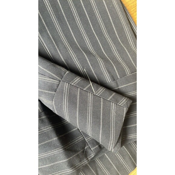 Courtenay Skirt Suit Set Women's Navy Pinstripe Short Sleeve Jacket Sz 14W NWOT - Picture 7 of 14